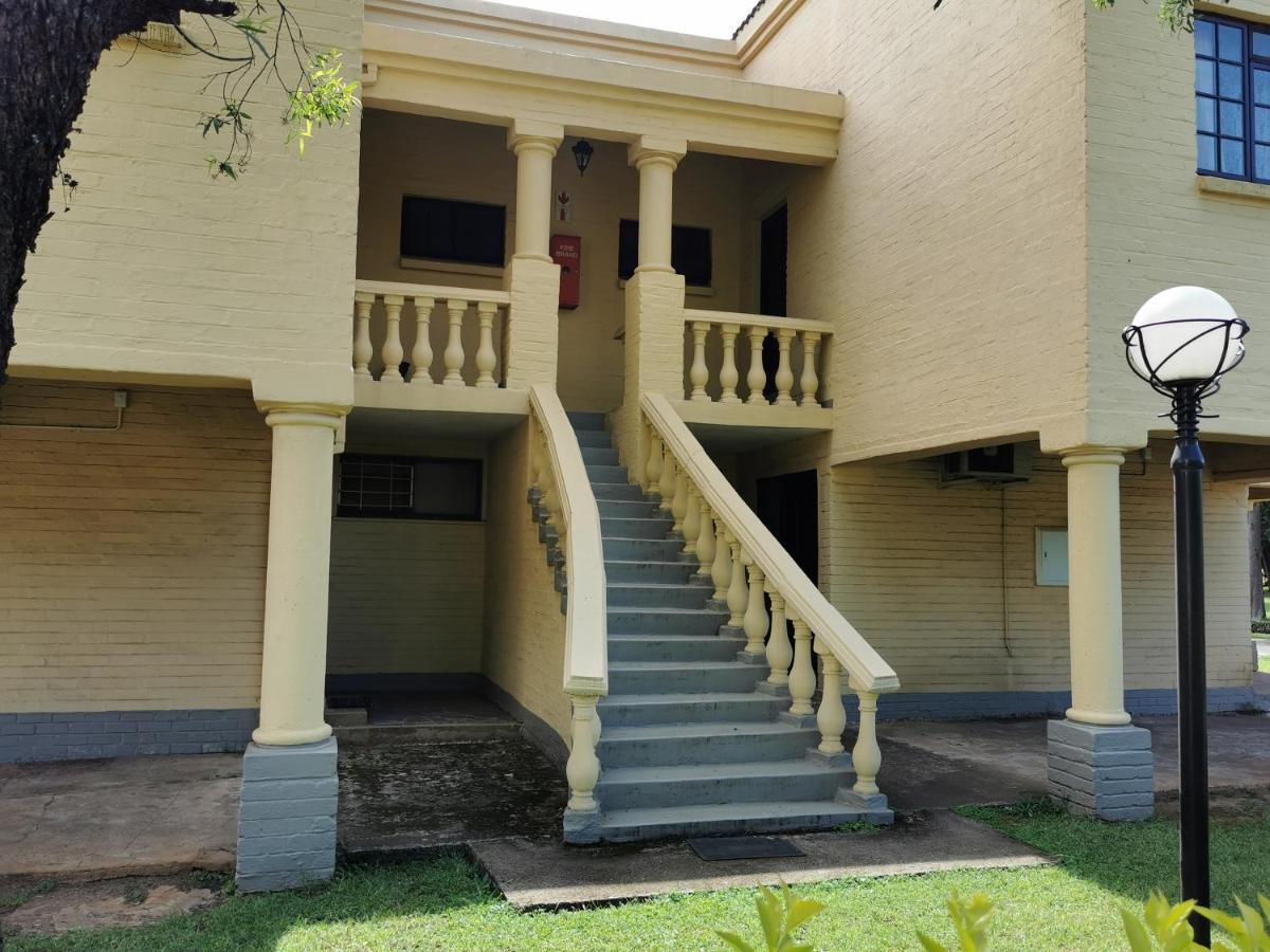 ฟลอเรท ริเวอร์ไซด์ ลอดจ์ แอนด์ สปา Villa ซาบี ภายนอก รูปภาพ